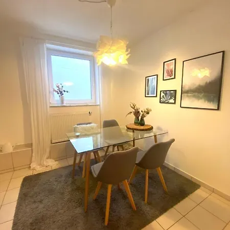 Schone Mit Garten Nahe Dusseldorf Daire